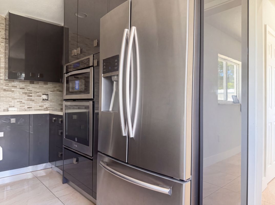 Photo 4 of 22 of 6200 SW 109th Ave, Miami, FL