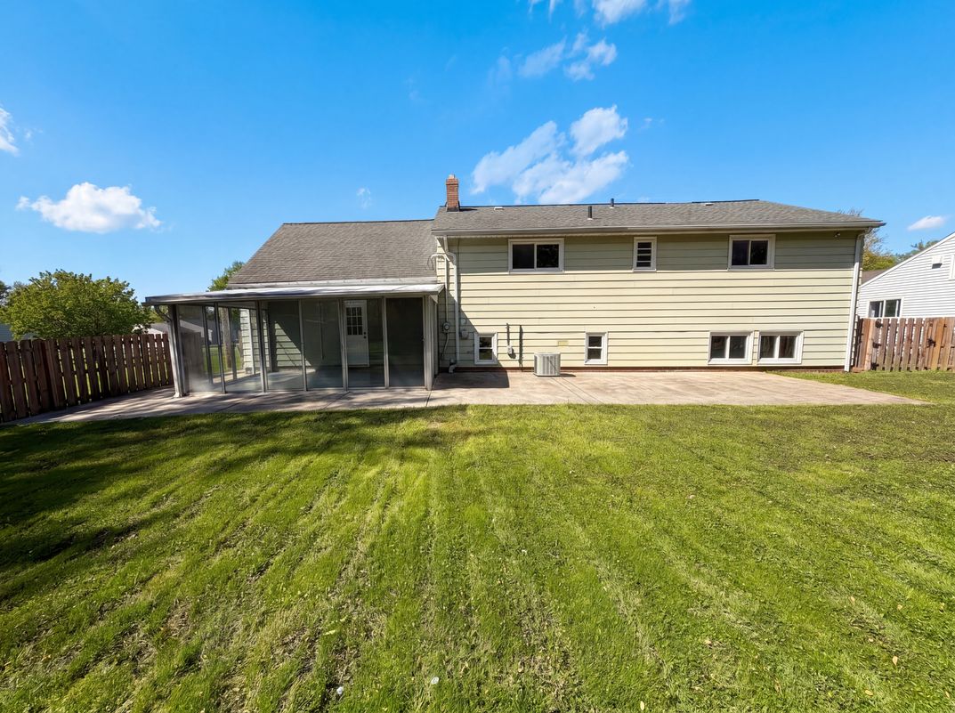 Photo 5 of 24 of 5444 Kenbridge Dr, Cleveland, OH
