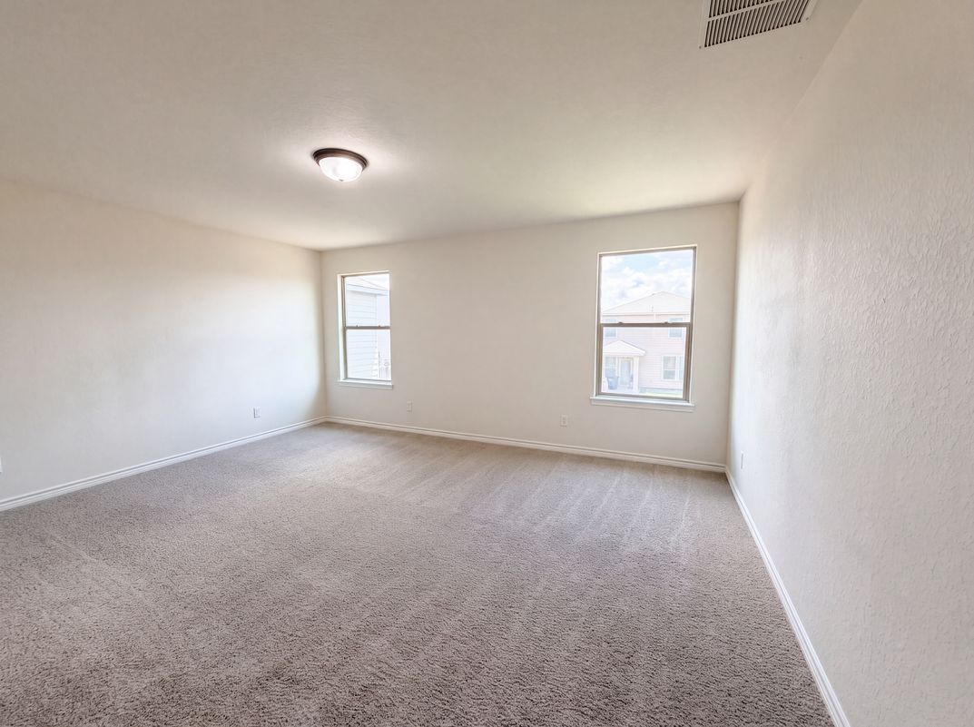 Photo 4 of 21 of 2100 Brandywine Dr, New Braunfels, TX