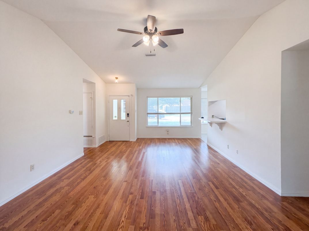 Photo 4 of 15 of 2739 April Hill Ln, Dallas, TX