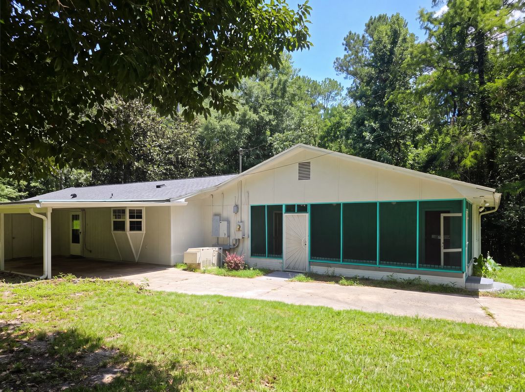 Photo 21 of 34 of 97 Walnut Ave, Defuniak Springs, FL