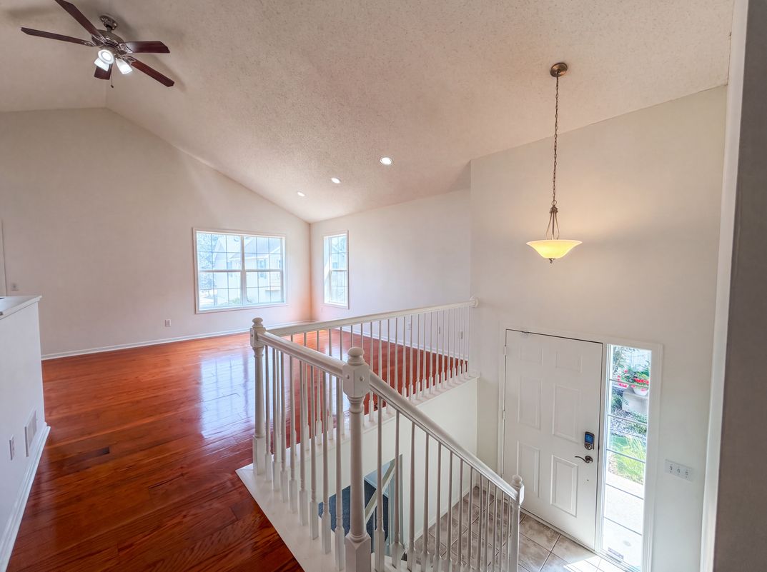 Photo 8 of 20 of 7476 Hampton Ln, Shakopee, MN