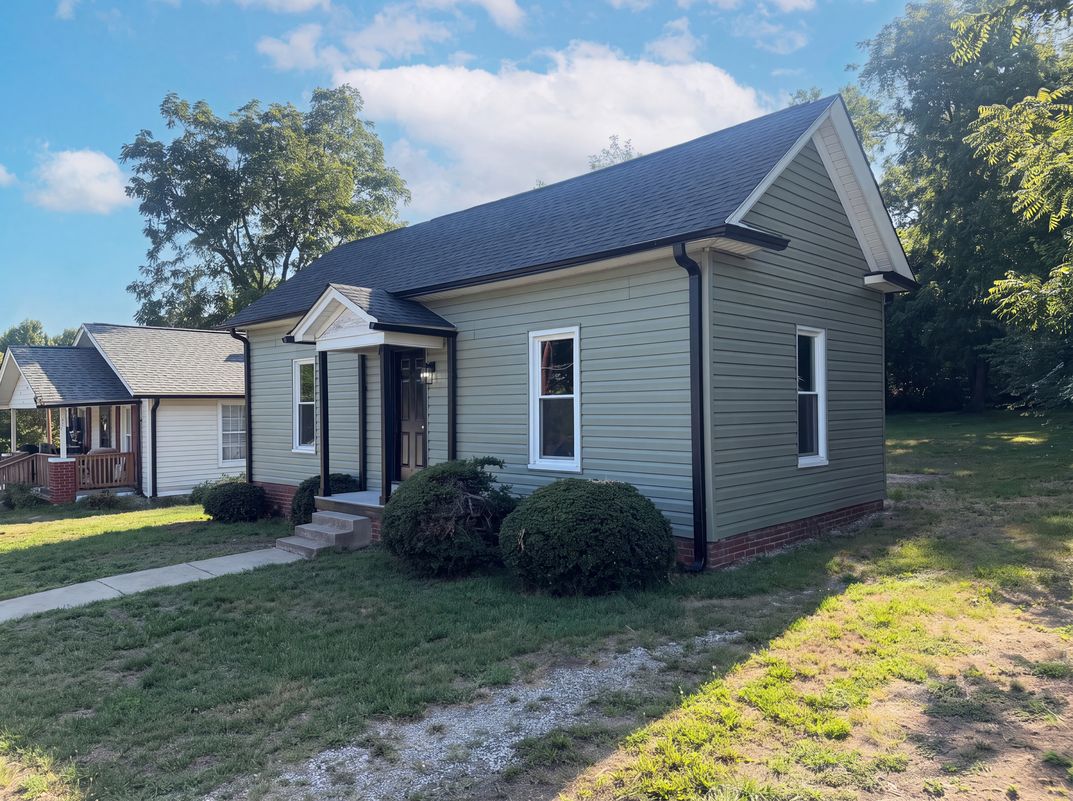 Photo 15 of 17 of 603 Cranbrook St, Greensboro, NC