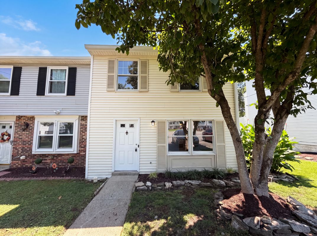 Property photo 1 of 207 Seneca Forest Ct