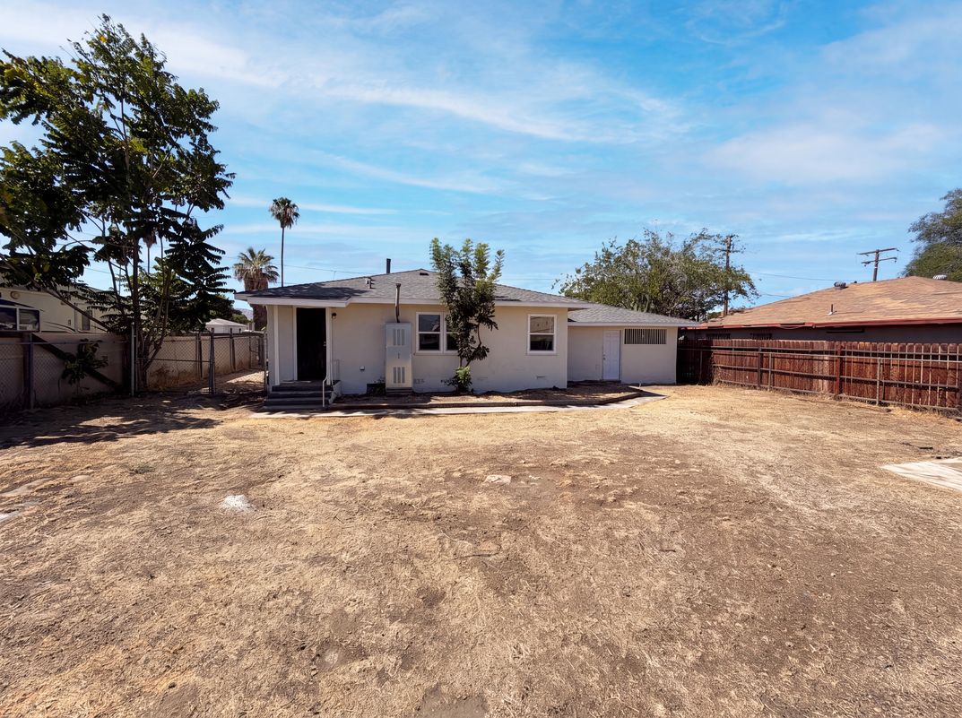 Photo 5 of 19 of 1374 El Nita Ln, Hemet, CA