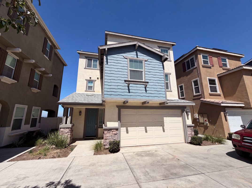 Property photo 1 of 3885 Iron Mountain Cir