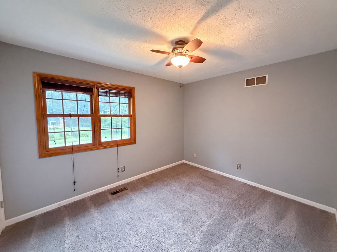 Photo 11 of 23 of 8005 Edgewood Ct, Plainfield, IN
