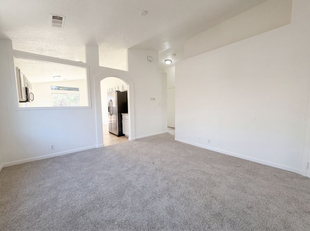 Photo 3 of 17 of 6948 Angela Dr NE, Rio Rancho, NM