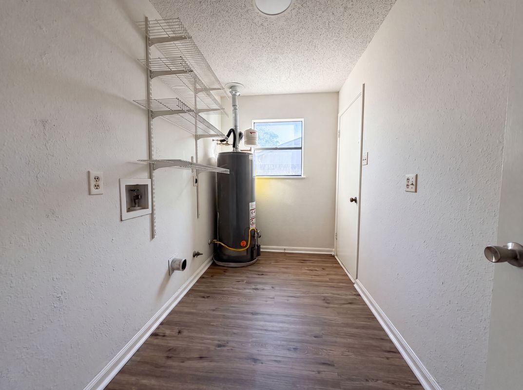 Photo 12 of 16 of 1308 Longhorn Dr, Floresville, TX