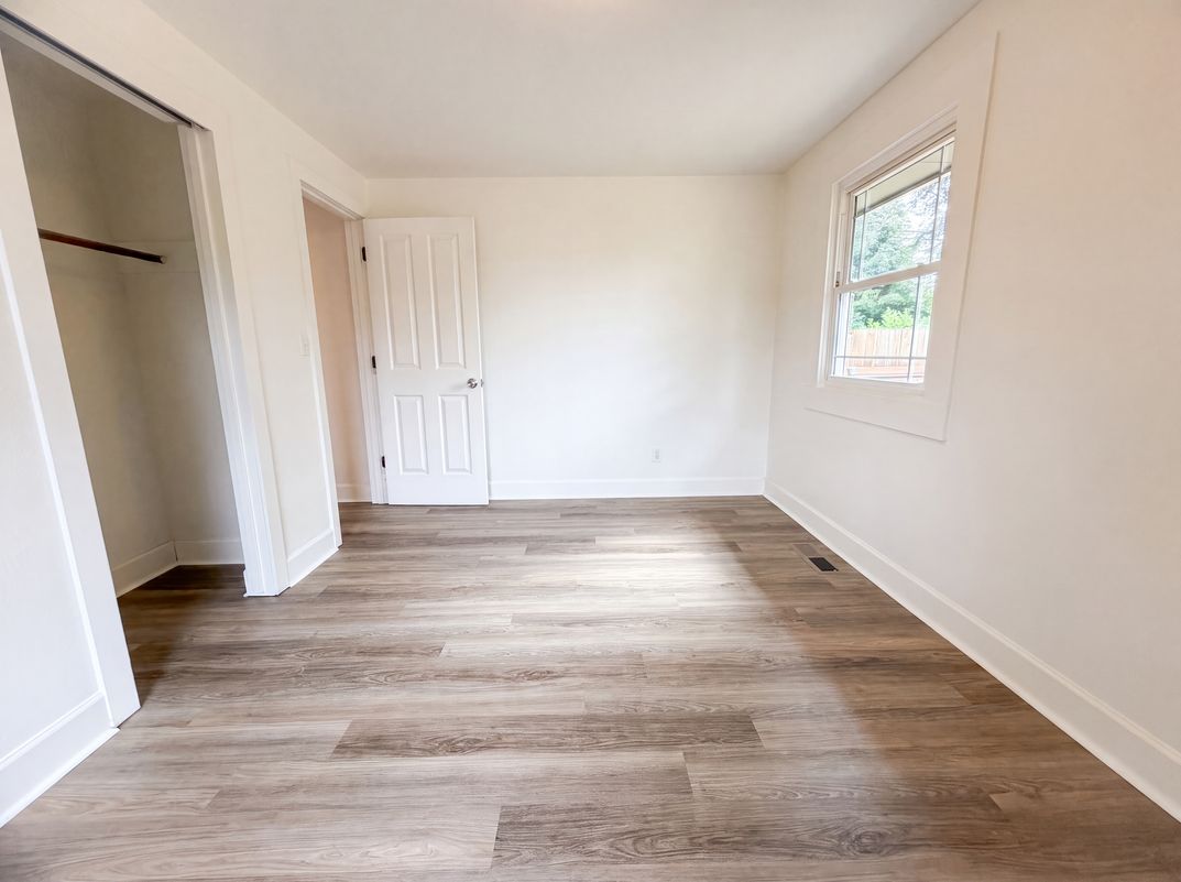 Photo 9 of 16 of 11650 NE Glisan St, Portland, OR