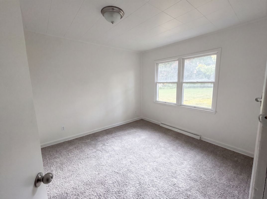 Photo 9 of 22 of 508 E Sigler St, Hebron, IN
