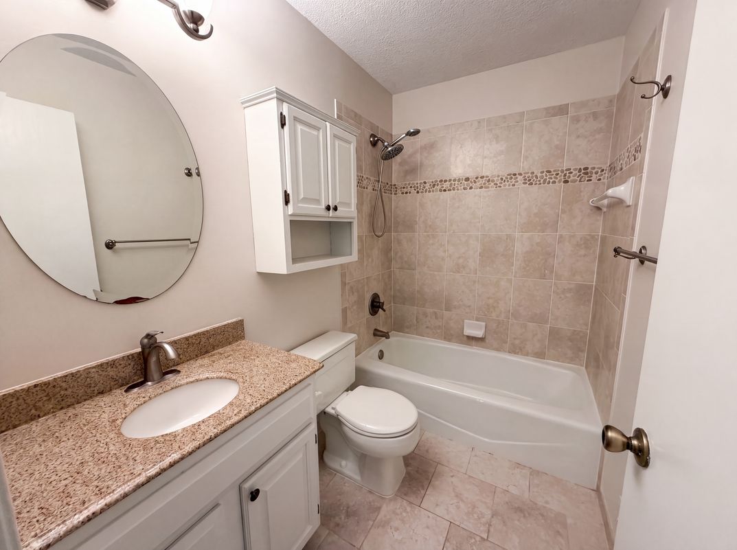 Photo 23 of 32 of 2509 Oakwood Dr, Burnsville, MN