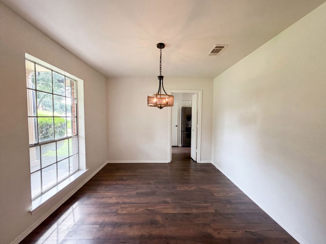 Photo 6 of 20 of 722 S Forest Ln, Duncanville, TX