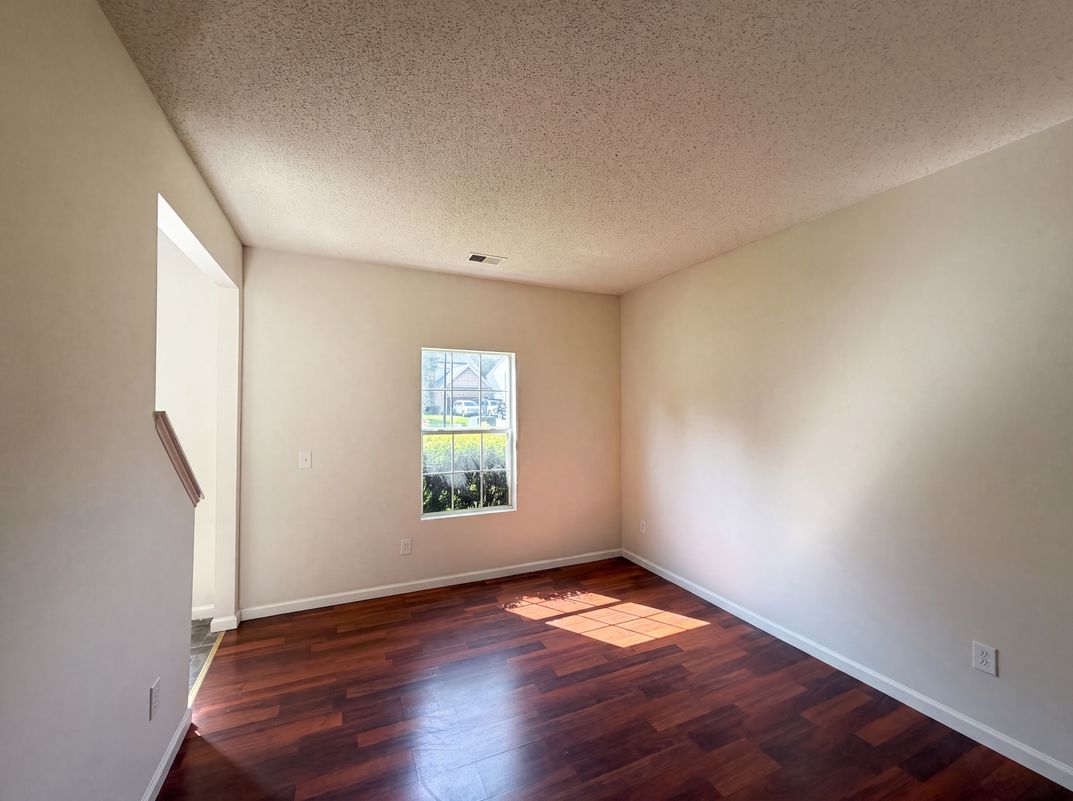 Photo 8 of 29 of 6257 Polar Fox Ct, Riverdale, GA