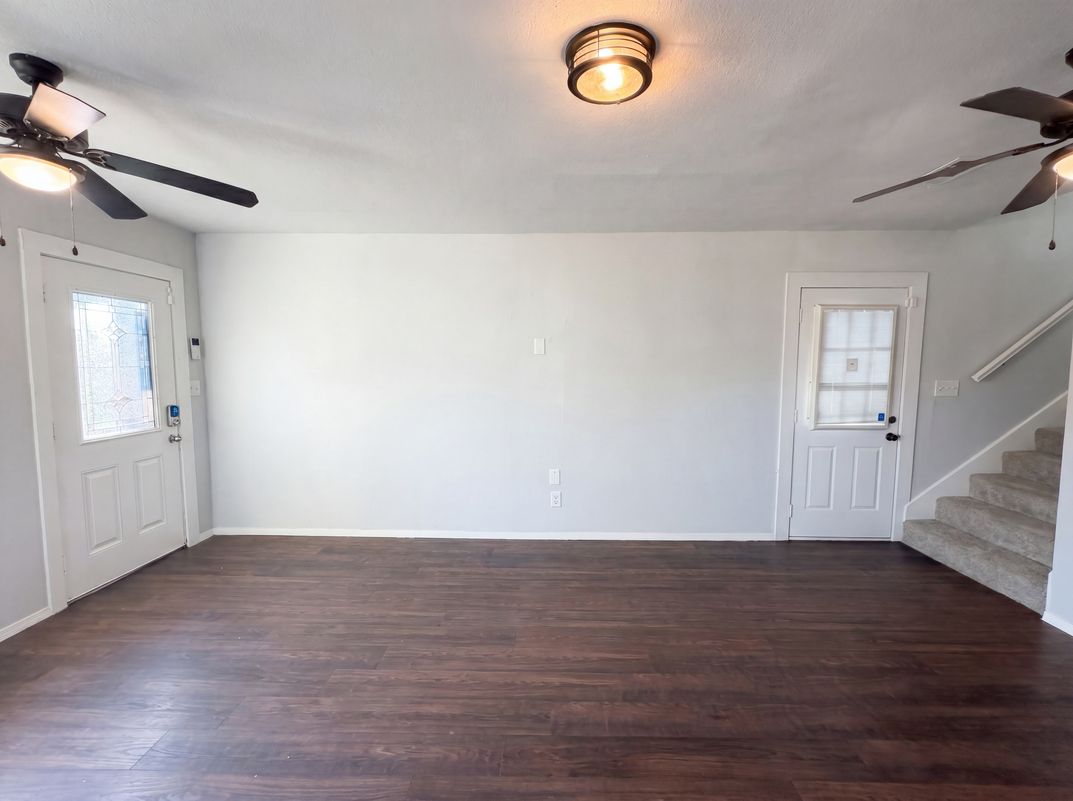Photo 8 of 17 of 4526 S Horseshoe Trl, The Colony, TX