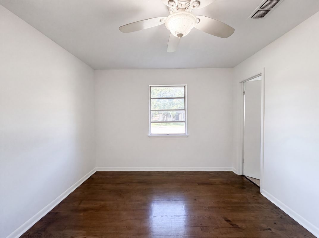 Photo 14 of 16 of 1213 S Ridgeway Dr, Cleburne, TX
