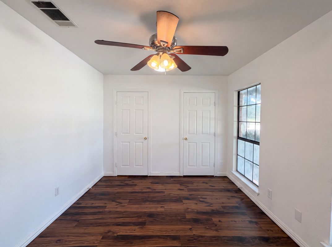 Photo 4 of 18 of 1613 Mullins Dr, Plano, TX