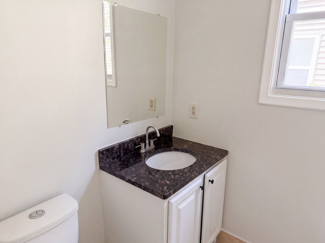Photo 17 of 28 of 21425 Averhill St, Farmington Hills, MI