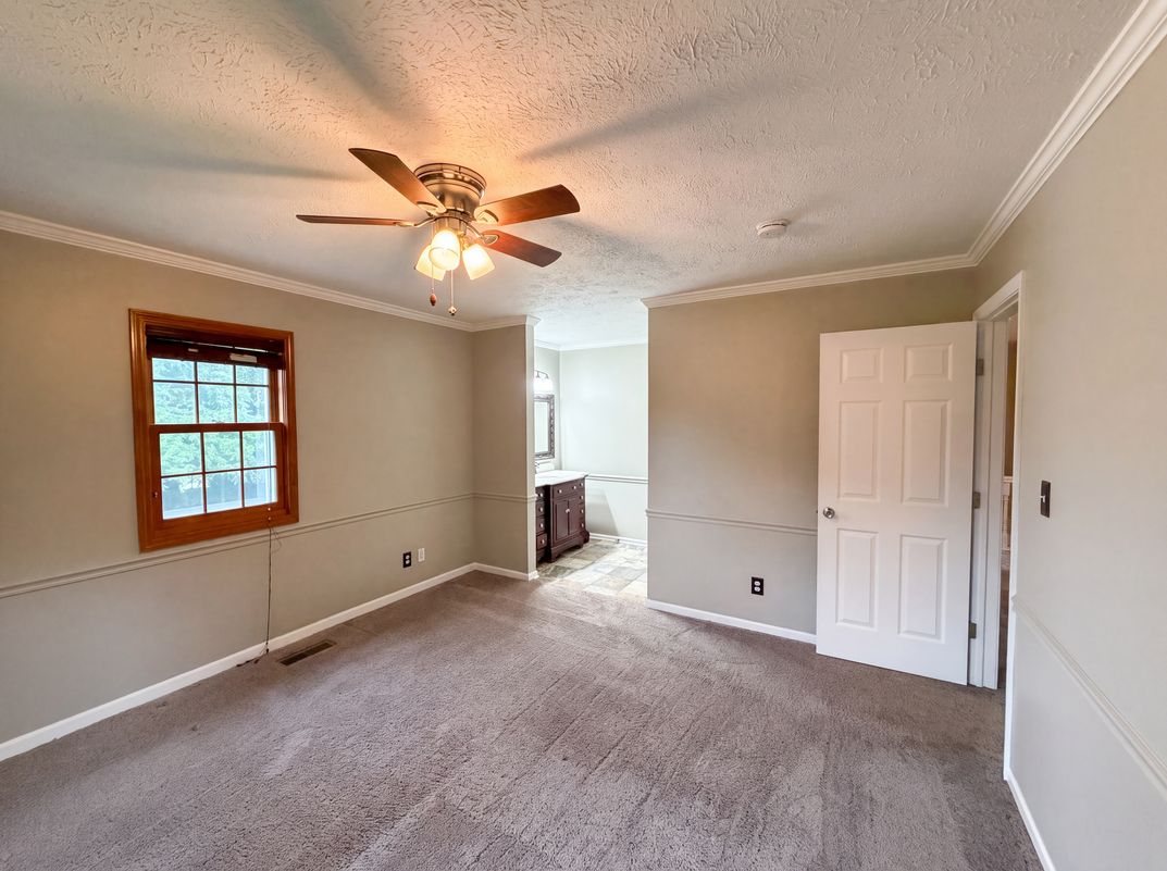 Photo 8 of 23 of 8005 Edgewood Ct, Plainfield, IN
