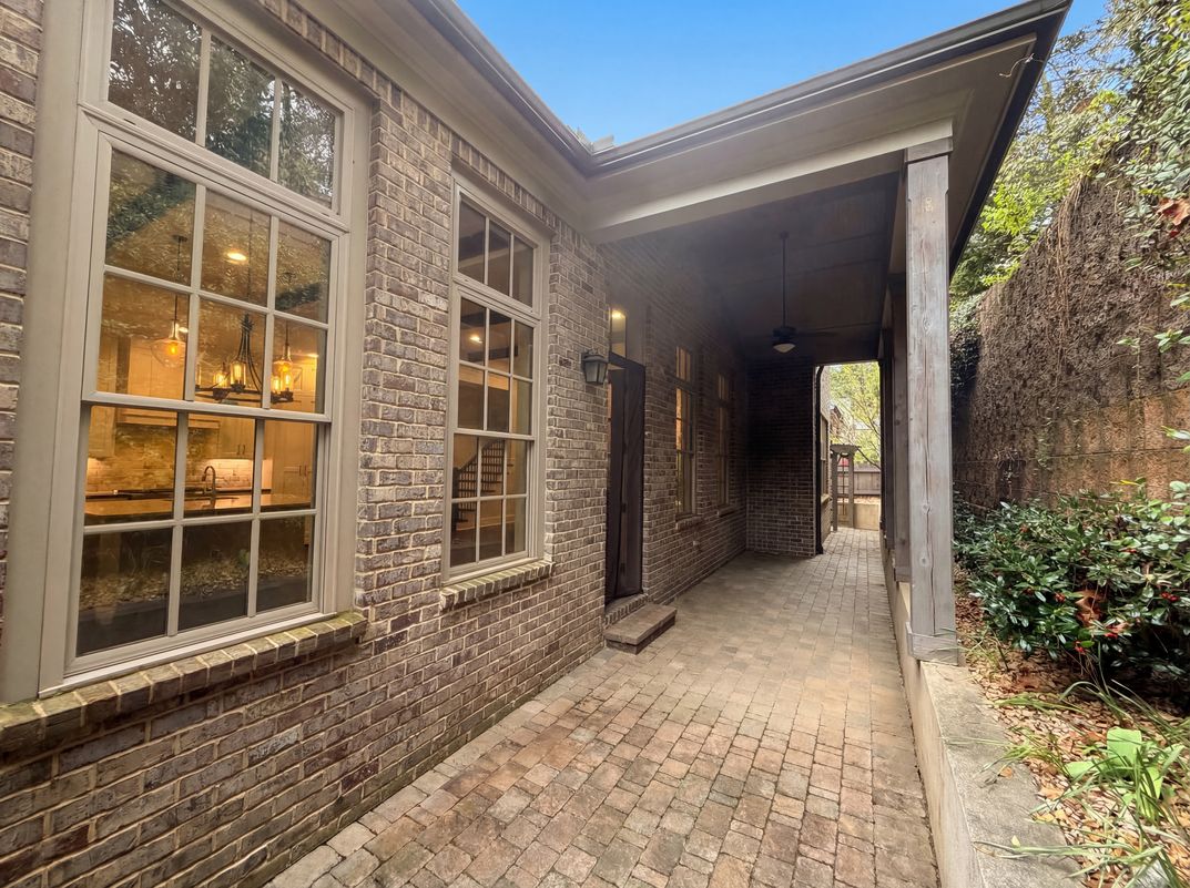Photo 33 of 38 of 1803 Kent Ave, Dunwoody, GA