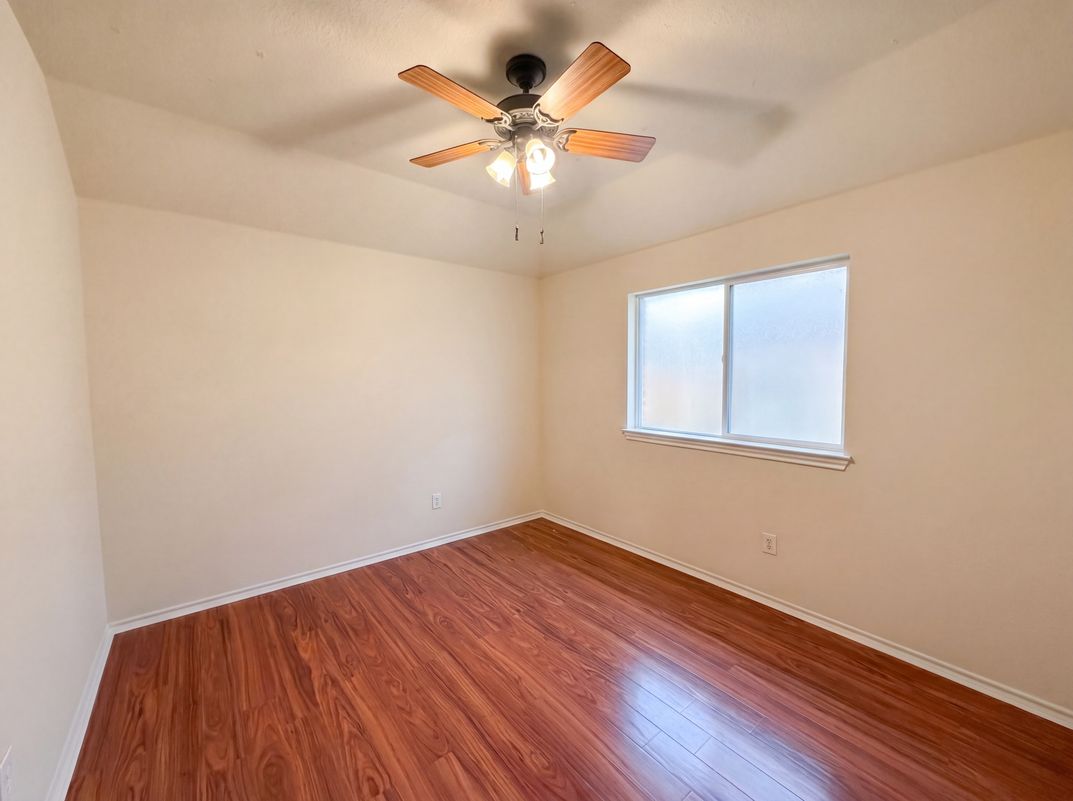 Photo 11 of 20 of 9816 Mullins Crossing Dr, Fort Worth, TX