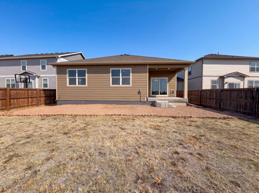 Photo 5 of 38 of 2341 Mountain Sky Dr, Fort Lupton, CO