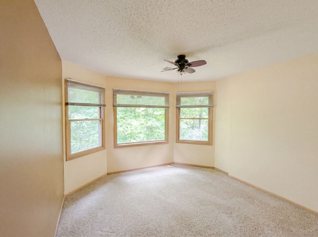 Photo 10 of 33 of 7550 James Dr, North Royalton, OH