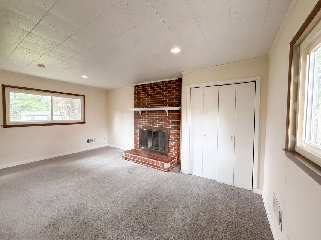 Photo 11 of 21 of 1607 N 17th St, Belleville, IL