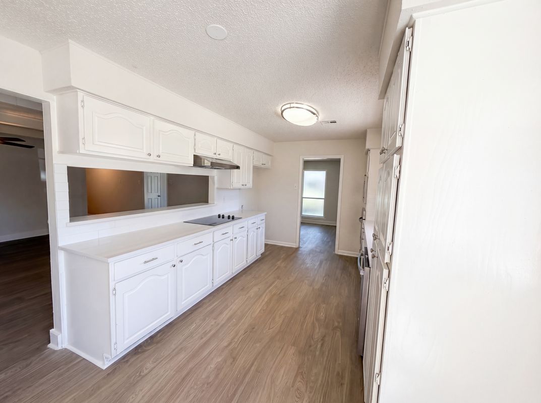 Photo 9 of 18 of 5917 Raza Rd, Pearland, TX