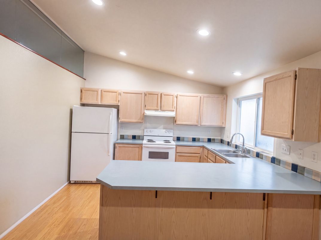 Photo 7 of 26 of 12531 81st Pl NE, Kirkland, WA