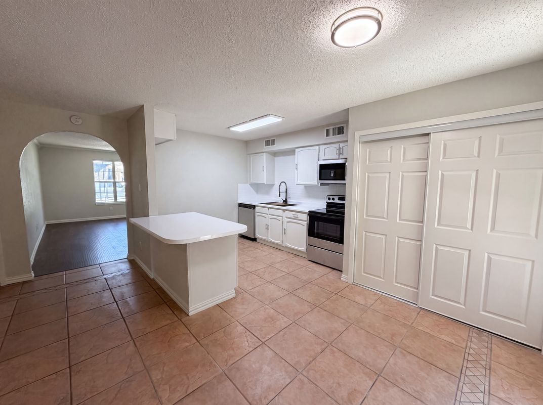Photo 11 of 25 of 5608 Cherilee Ln, Haltom City, TX