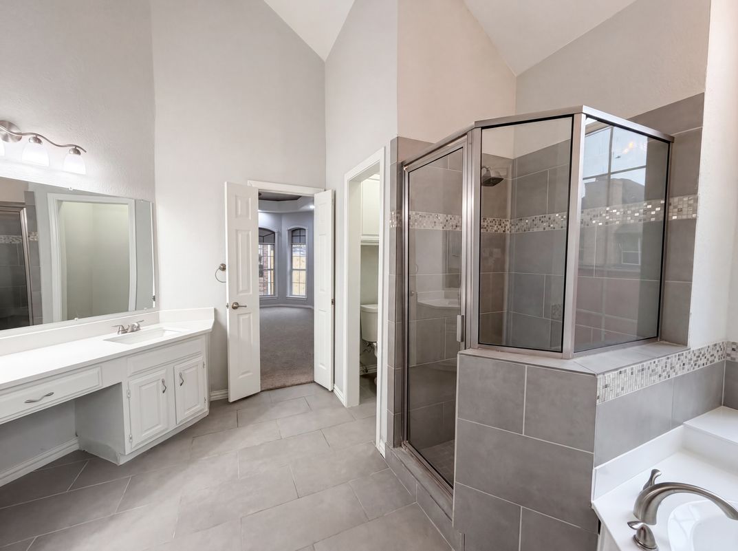 Photo 15 of 27 of 7707 Windmere Ct, Irving, TX