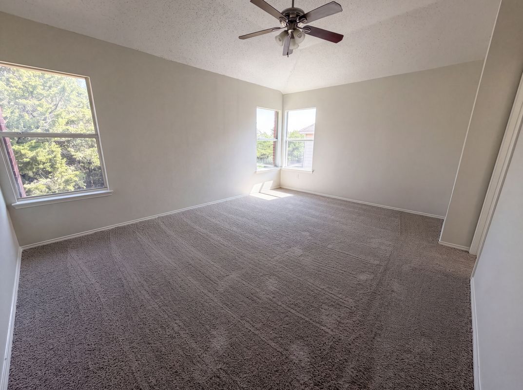 Photo 11 of 20 of 448 N Waterford Oaks Dr, Cedar Hill, TX