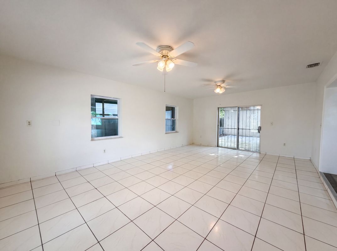 Photo 7 of 20 of 4403 NW 202nd St, Miami Gardens, FL