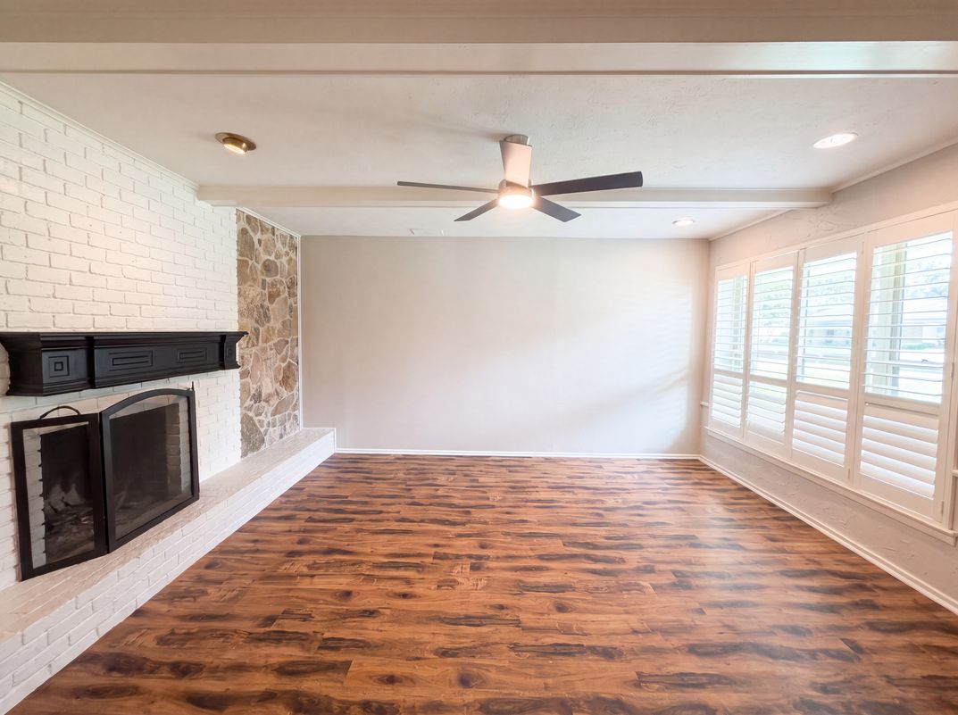 Photo 10 of 22 of 1618 Woodcrest Ln, Carrollton, TX