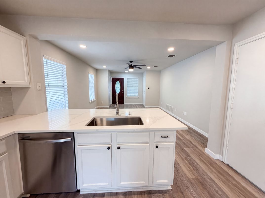 Photo 6 of 16 of 1076 Shadow Creek Blvd, Buda, TX