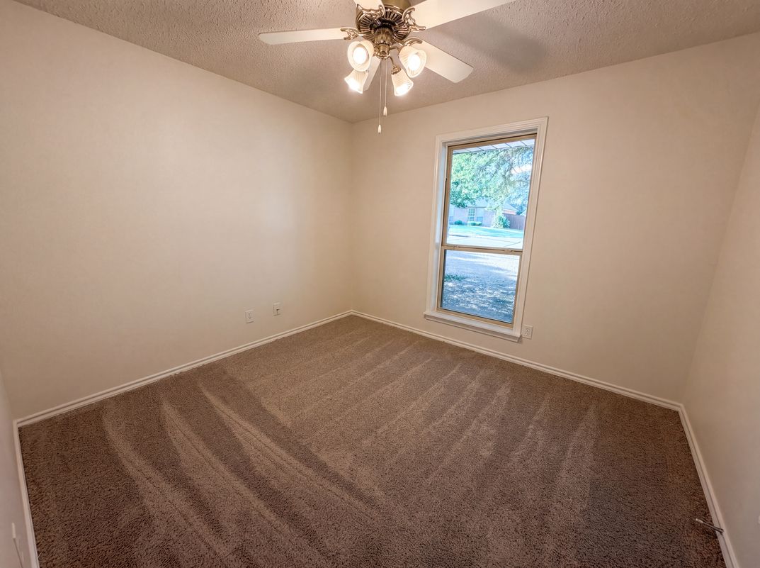 Photo 8 of 18 of 1406 Tad St, Ennis, TX