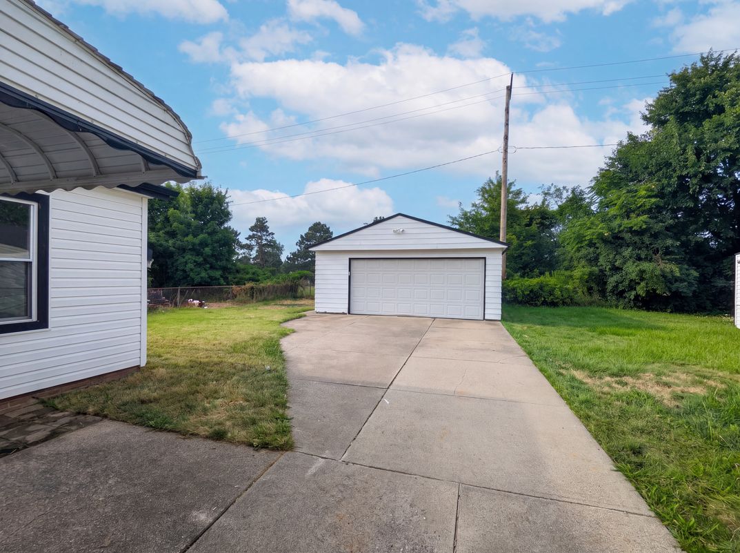 Photo 17 of 19 of 12722 Emery Ave, Cleveland, OH