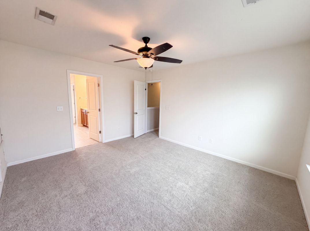 Photo 4 of 21 of 457 Stoney Field Dr, Moncks Corner, SC