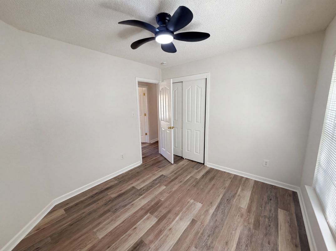 Photo 11 of 18 of 6032 Briggs Dr, Charlotte, NC