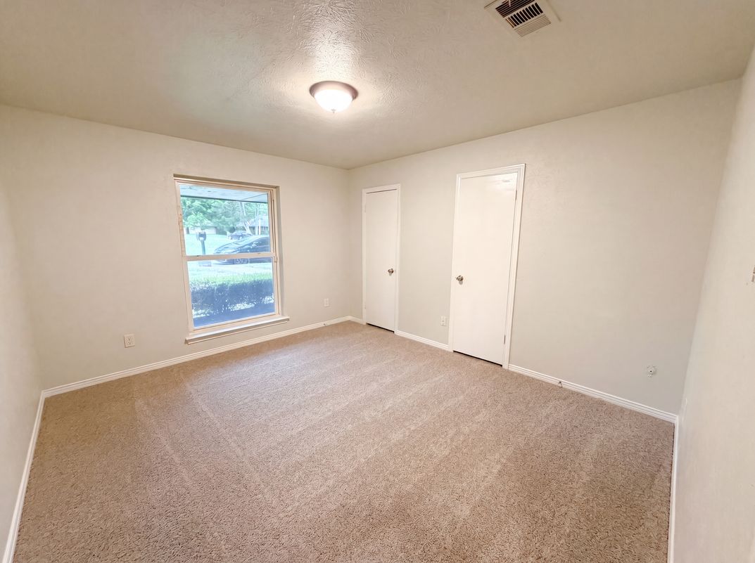 Photo 10 of 21 of 316 Brookwood Dr, Desoto, TX