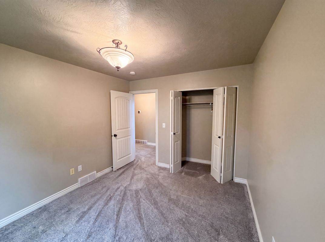 Photo 20 of 31 of 14496 S Fox Creek Dr, Herriman, UT