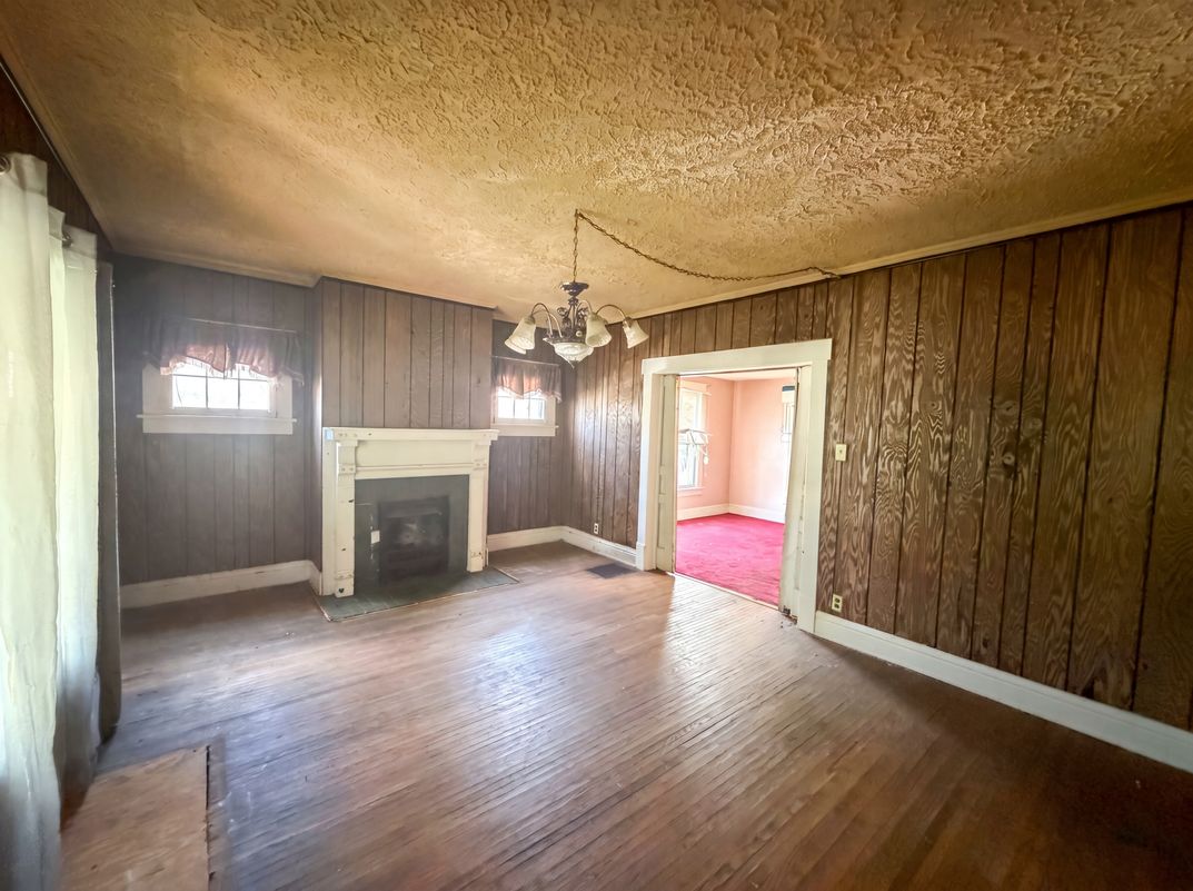Photo 3 of 27 of 2670 Fern Ave, Columbus, OH