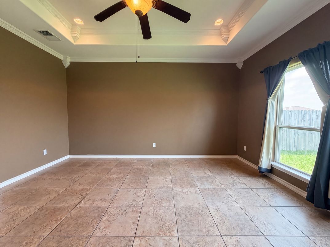 Photo 9 of 18 of 6906 King George Pl, Corpus Christi, TX