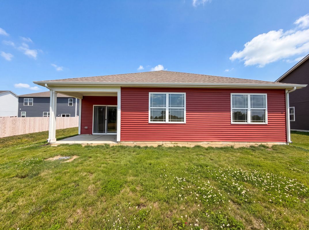 Photo 5 of 19 of 1671 Fairmount Dr, Greenfield, IN
