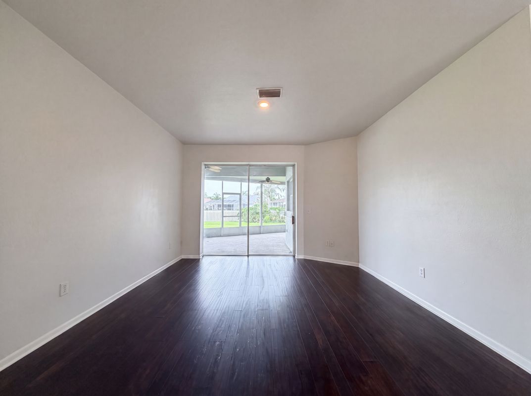 Photo 3 of 28 of 12919 Prestwick Dr, Riverview, FL