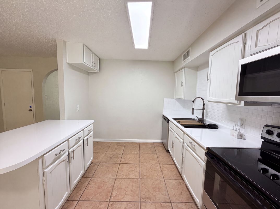 Photo 9 of 25 of 5608 Cherilee Ln, Haltom City, TX