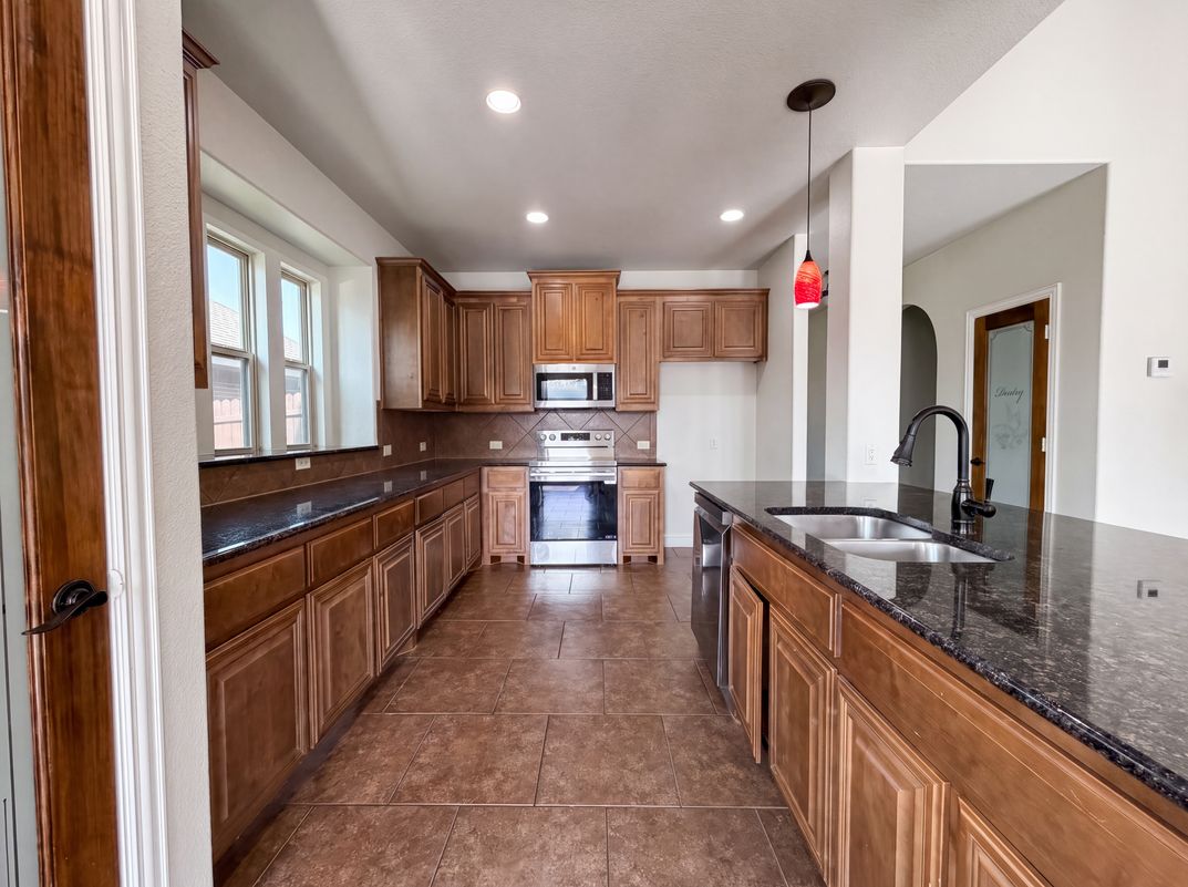 Photo 3 of 22 of 830 Graham Dr, Burleson, TX
