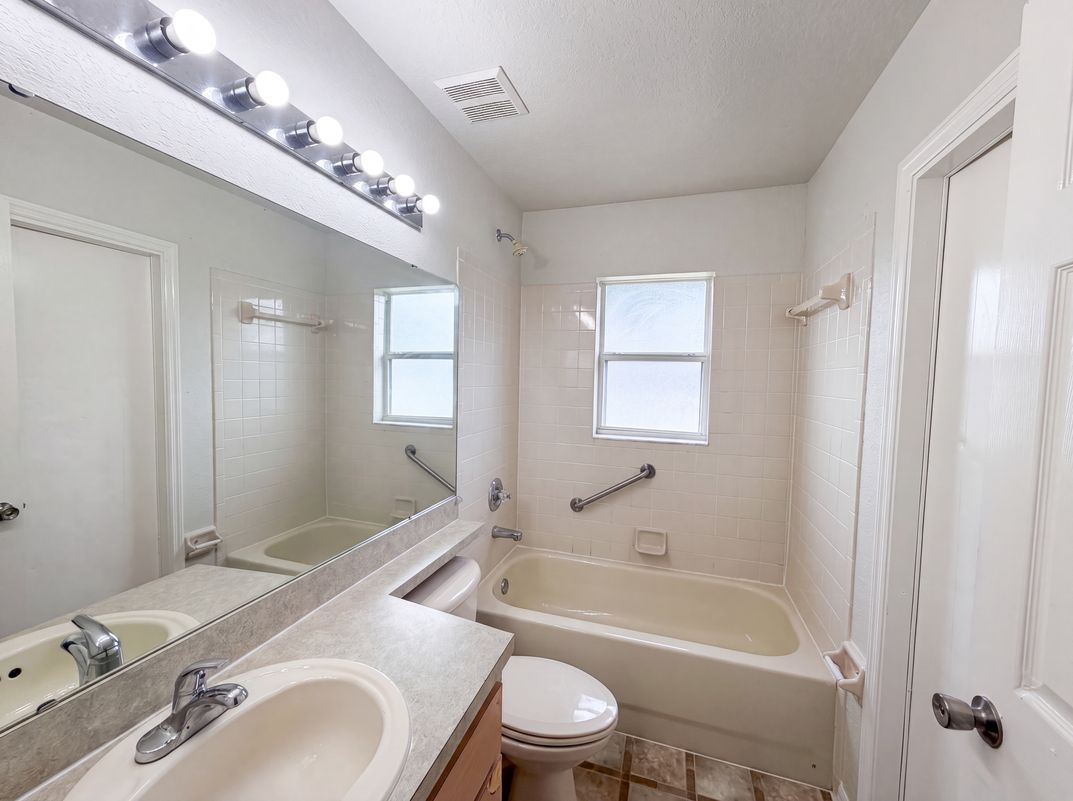 Photo 14 of 19 of 1038 Highland Crest Cir, Lake Wales, FL