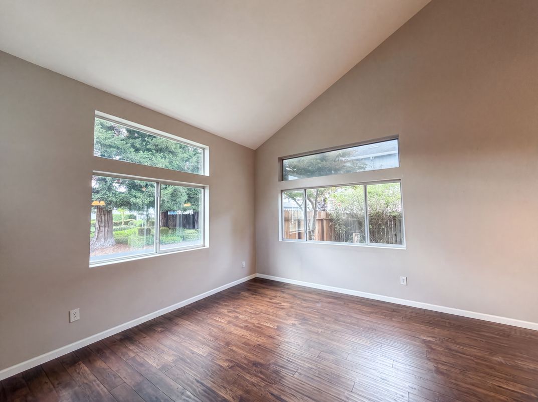 Photo 9 of 38 of 6310 Laguna Mirage Ln, Elk Grove, CA